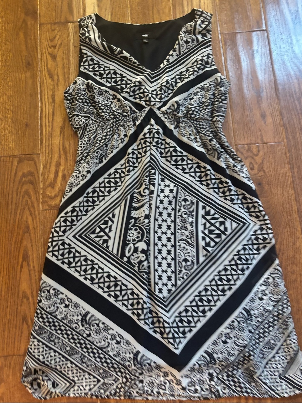 Source Unknown Black & White Sleeveless Midi Dress